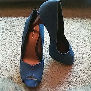 NINE WEST